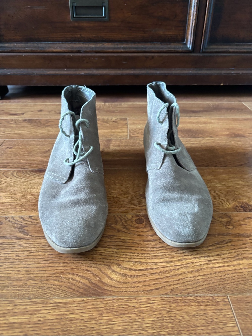 Steve Madden taupe Suede lace up boots in size 10